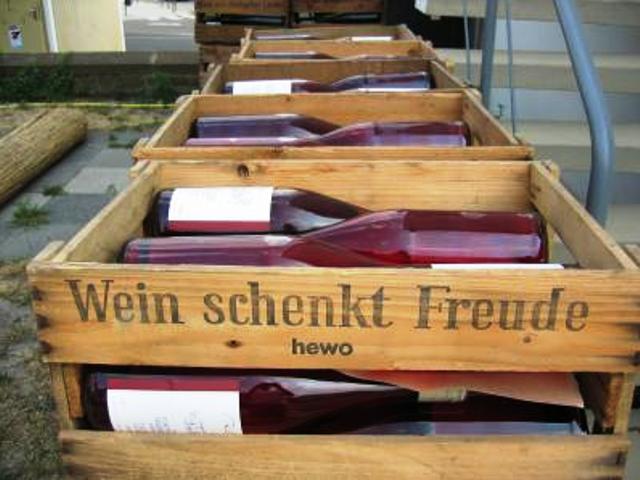 Möbel aus Weinkisten, Quelle:Michael Gröschel_pixelio.de