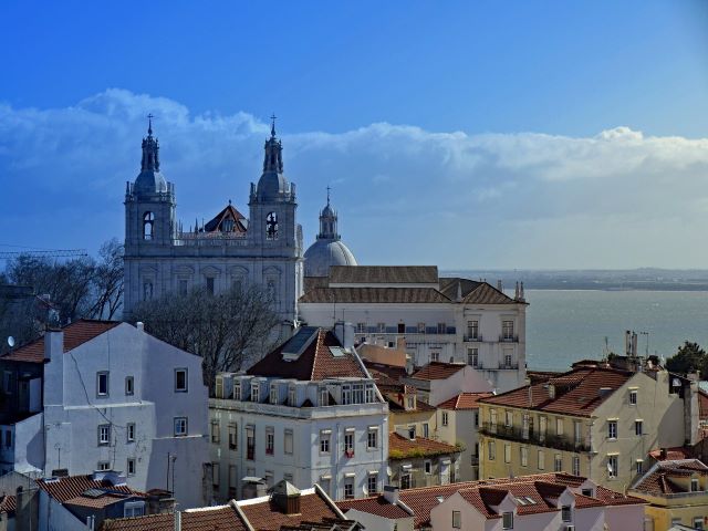 Städtereisen in Europa, Burg Castelo de São Jorge Bild von lapping auf Pixabay